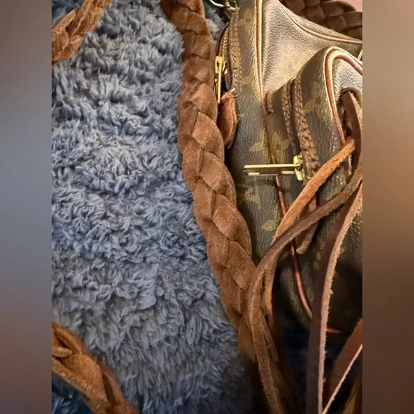 (VintageBoho Bag)Louis Vuitton Monogram Fringe Crossbody with Bead & Stone Charm - Picture 6 of 12